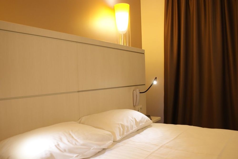 Hotel Confort La Rochelle Centre Les Minimes Rom bilde